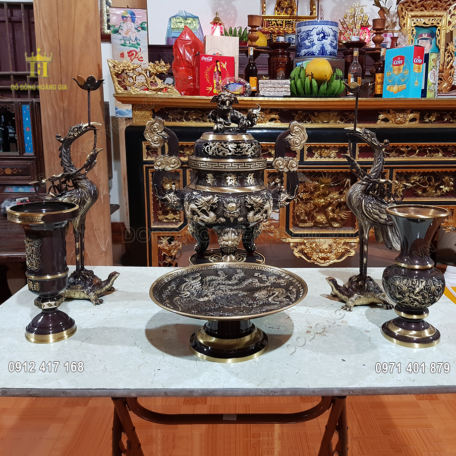 Bật mí cách sắp xếp ban thờ gia tiên theo chuẩn phong thủy để rước tài lộc