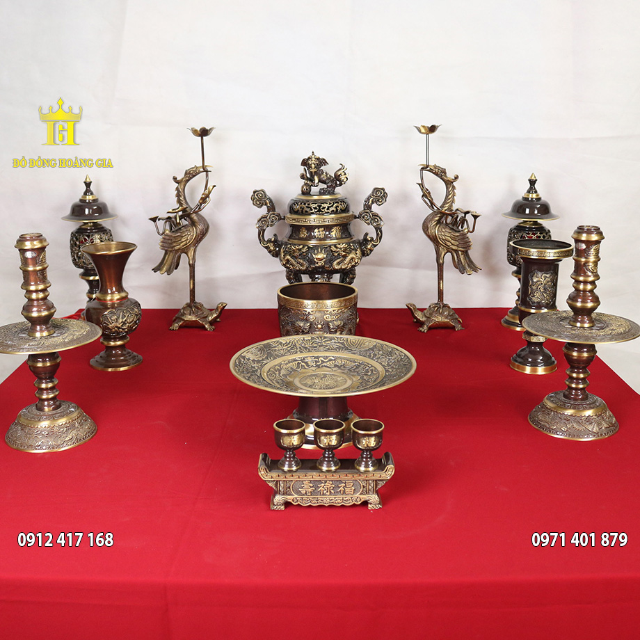 Một bộ đồ thờ bằng đồng đầy đủ bao gồm những gì?