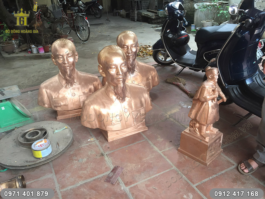 nhận đ&uacute;c tượng b&aacute;c hồ