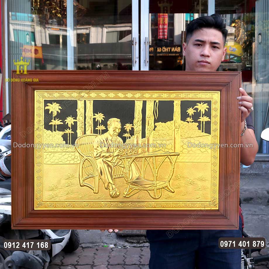 Tranh Đồng Bác Hồ Ngồi Ghế Mây Làm Việc Mạ Vàng 24K Hàng Đặt