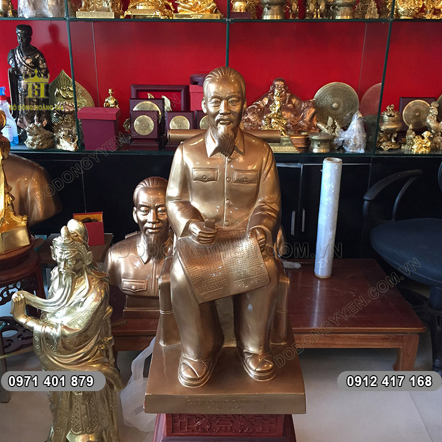 Tượng đồng Bác Hồ có những kiểu dáng và kích thước nào?