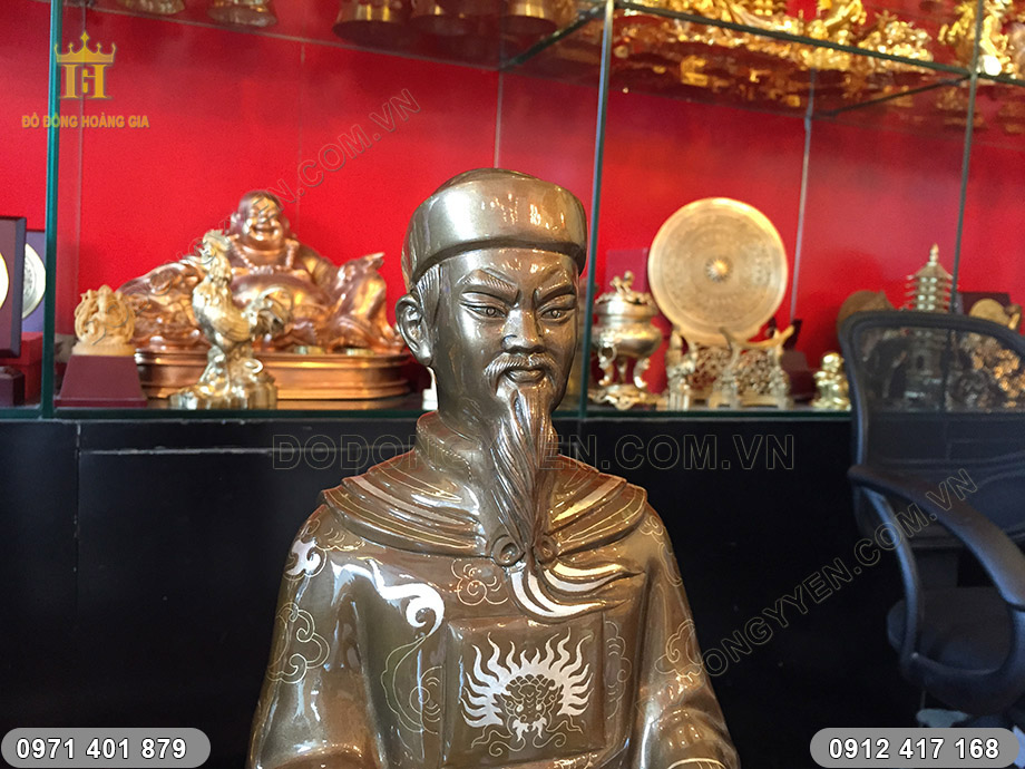 tượng trần hưng đạo ngồi