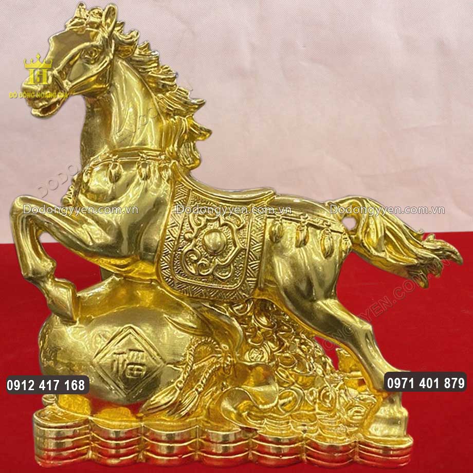 Tượng Ngựa Đứng Trên Bao Tiền Bằng Đồng Dát Vàng 9999 Tượng Ngựa Đứng Trên Bao Tiền Bằng Đồng Dát Vàng 9999