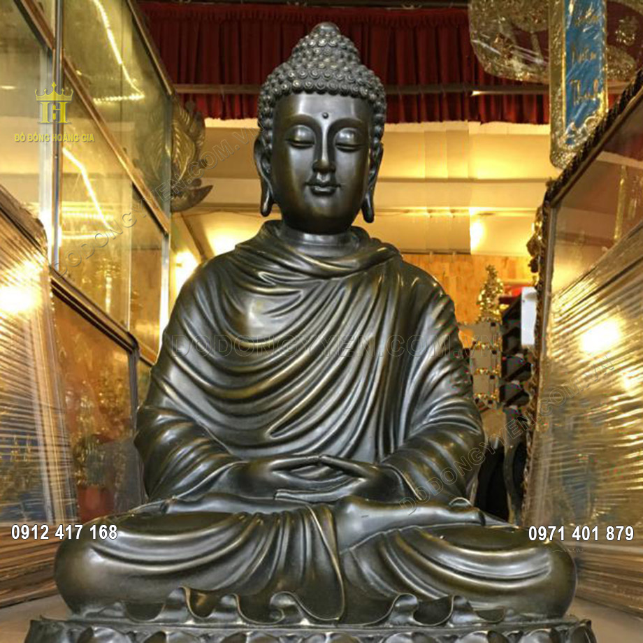 Gương mặt hiền từ của Đức Phật được đôi bàn tay tài hoa của các nghệ nhân chạm khắc vô cùng tỉ mỉ