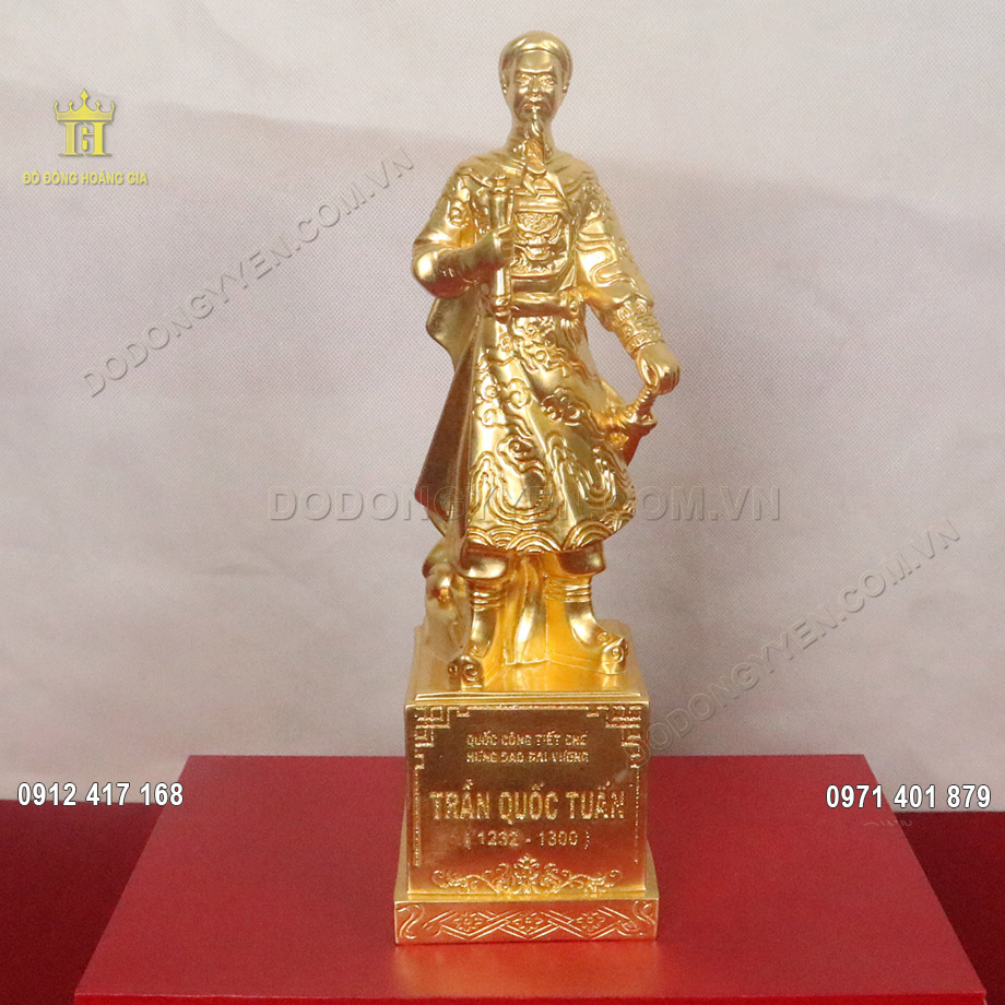 Bức tượng Trần Quốc Tuấn dáng đứng dát vàng 9999 cao cấp