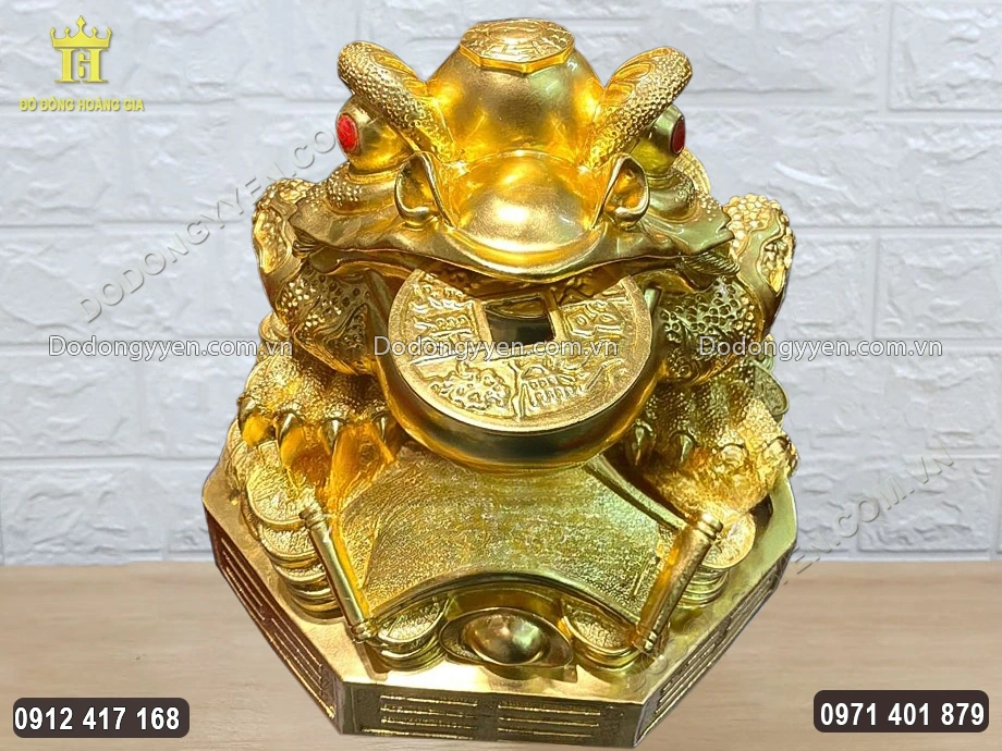 Tượng C&oacute;c Ba Ch&acirc;n Ngậm Tiền Đế B&aacute;t Qu&aacute;i Mạ V&agrave;ng 24K