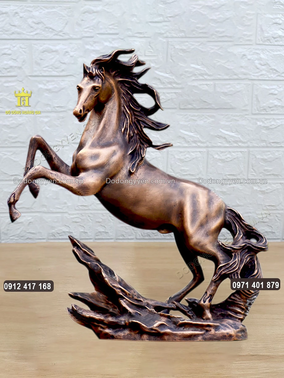 Tượng Con Ngựa Phong Thuỷ Bằng Đồng Đỏ Màu Trầm Cổ