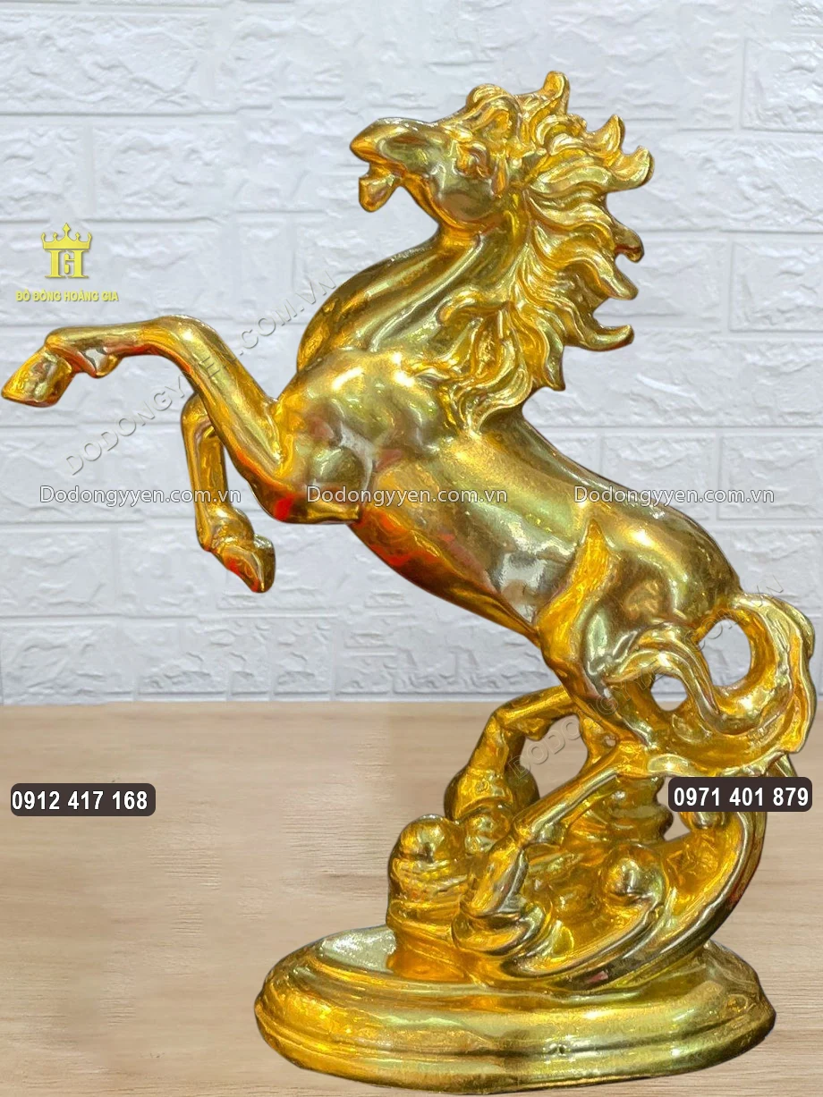Tượng Ngựa Phong Thủy Tung V&oacute; Mạ V&agrave;ng 24K