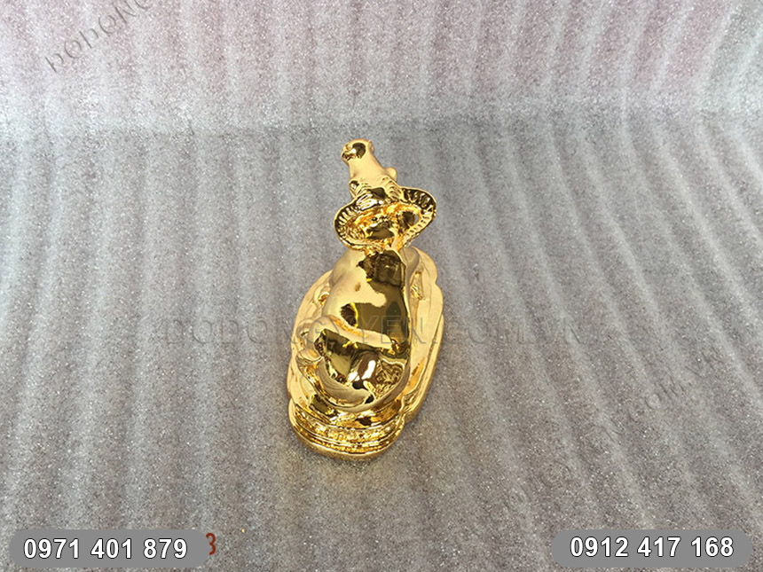 Linh vật Trâu đồng Mạ Vàng góc nhìn từ trên Linh vật Trâu đồng Mạ Vàng