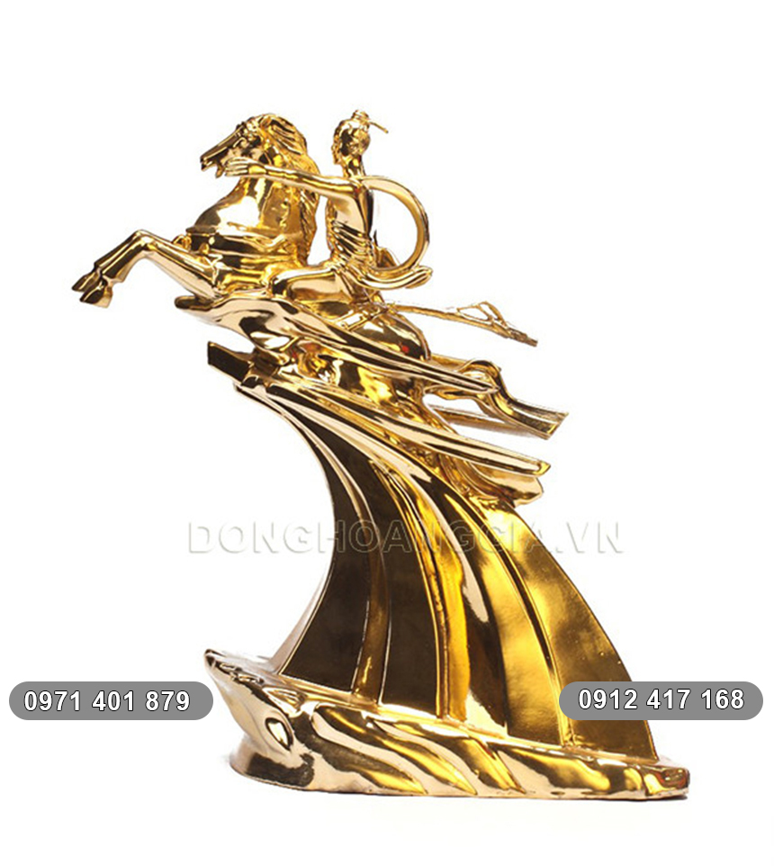 tượng th&aacute;nh gi&oacute;ng mạ v&agrave;ng
