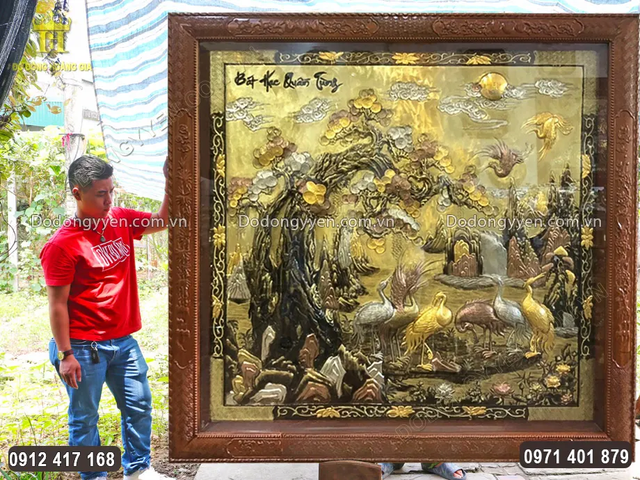 Tranh Đồng B&aacute;t Hạc Quần T&ugrave;ng D&aacute;t Tam Kh&iacute; Khung Gỗ Gụ