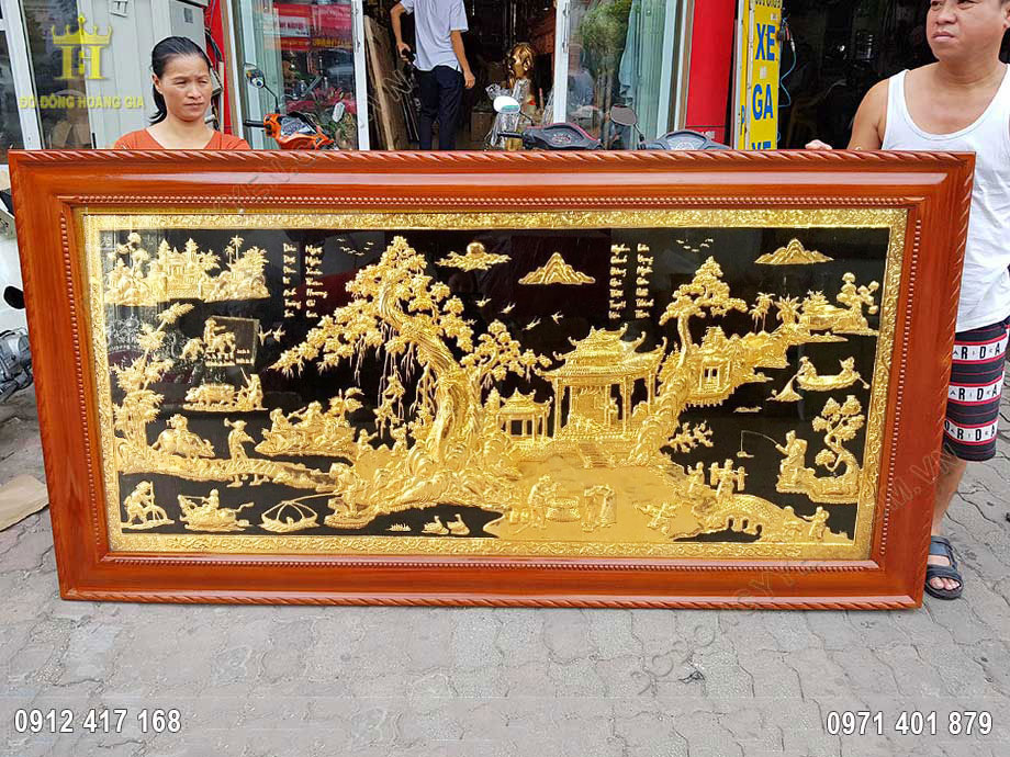 Bức tranh đồng quê được chế tác bằng đồng vàng tấm và bề mặt mạ vàng 24K cao cấp
