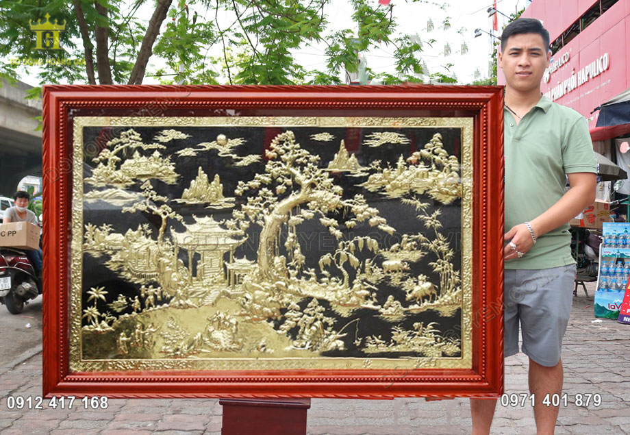 Bức tranh đồng quê được chế tác từ nguyên liệu đồng vàng tấm thanh khiết