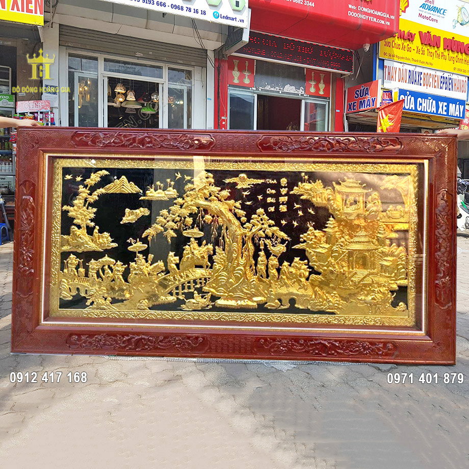 Bức tranh đồng vinh quy bái tổ mạ vàng là dòng sản phẩm cao cấp tại Hoàng Gia