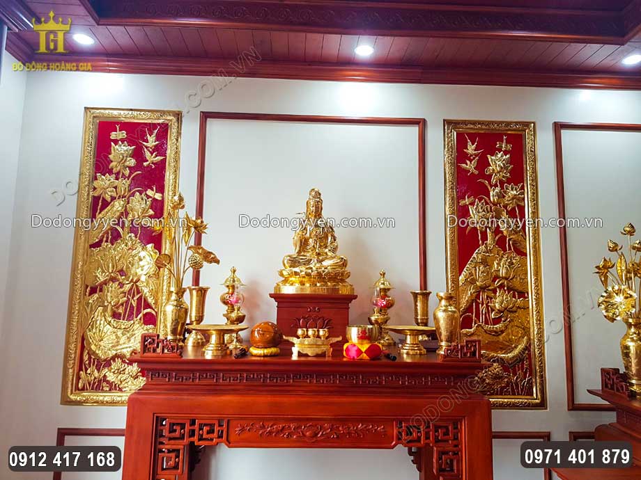 Treo Tranh Đồng Hoa Sen Khổ Đứng Dát Vàng 9999 Tại Ban Thờ Phật