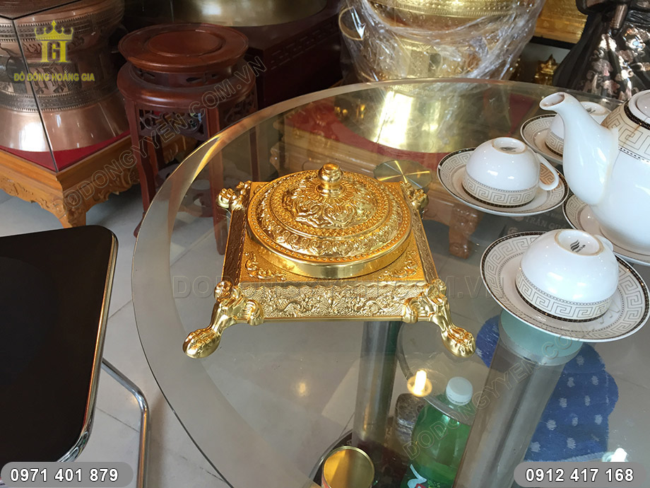 gạt t&agrave;n thếp v&agrave;ng