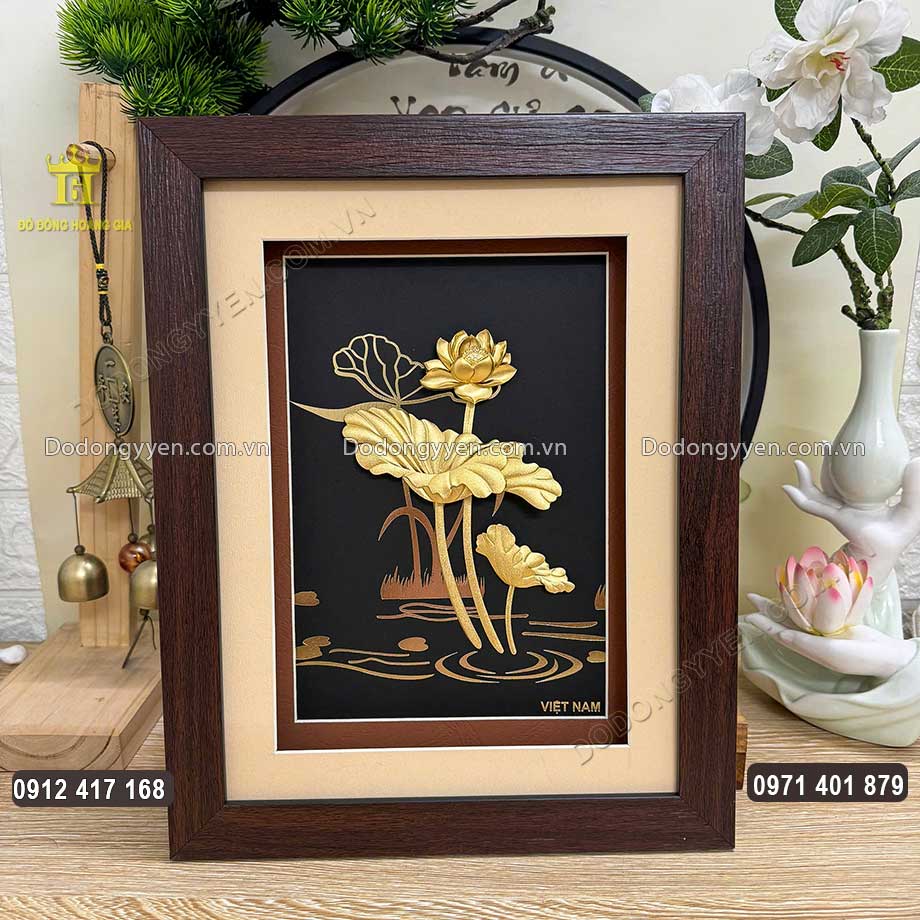 Quà Lưu Niệm Tranh Hoa Sen Bằng Đồng Mạ Vàng 24K Quà Lưu Niệm Tranh Hoa Sen Bằng Đồng Mạ Vàng 24K