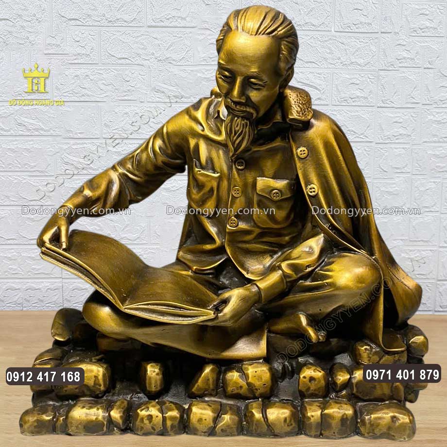 Tượng Bác Hồ Ngồi Đọc Sách Bằng Đồng Vàng