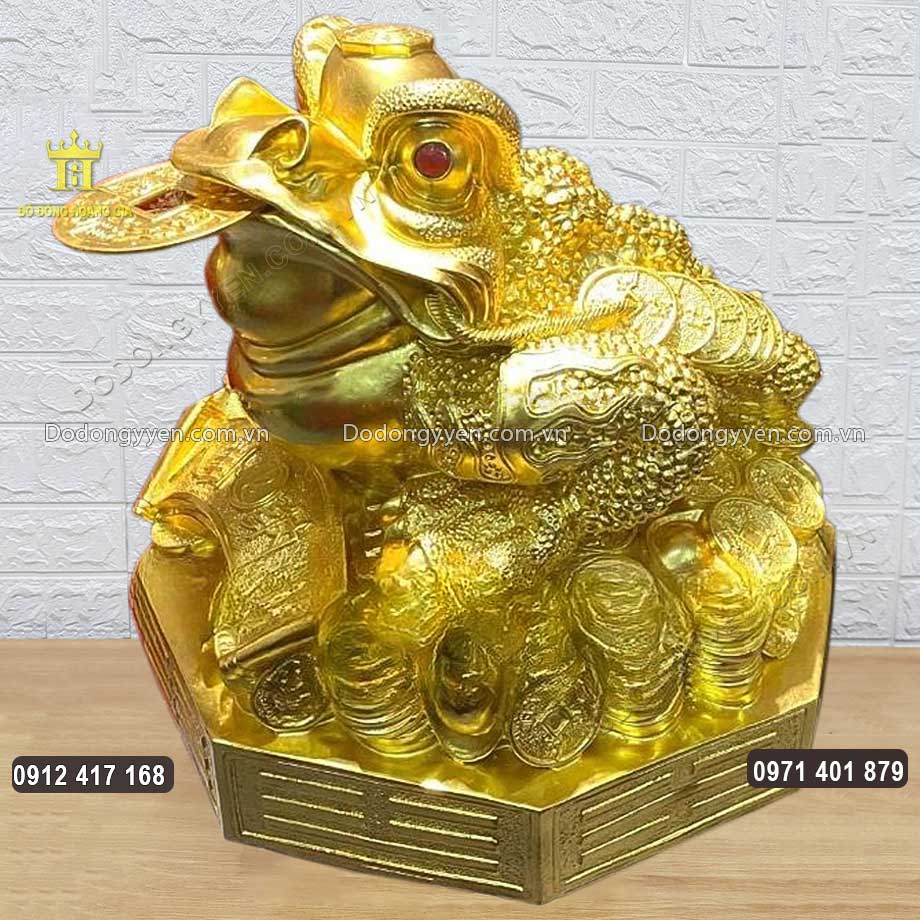 Tượng Cóc Ba Chân Ngậm Tiền Đế Bát Quái Mạ Vàng 24K Tượng Cóc Ba Chân Ngậm Tiền Đế Bát Quái Mạ Vàng 24K