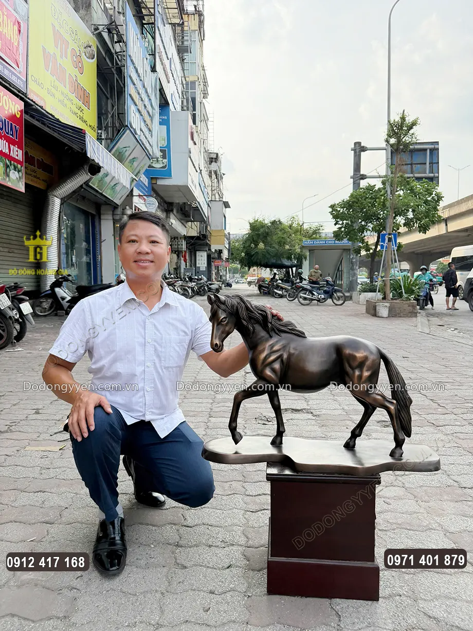 Tượng Ngựa Phong Thủy Bằng Đồng Hun Đen Giả Cổ Cao 50Cm