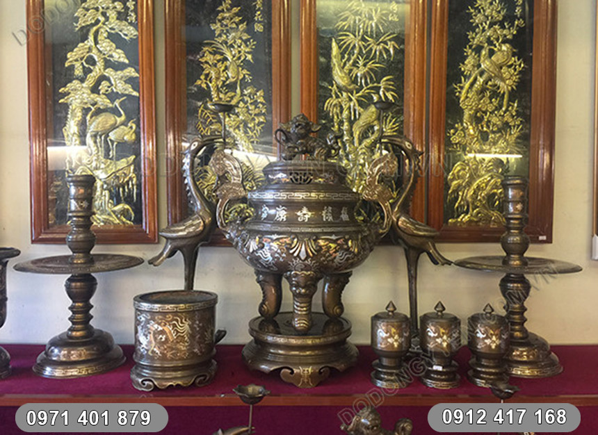 bộ ba đ&agrave;i thờ