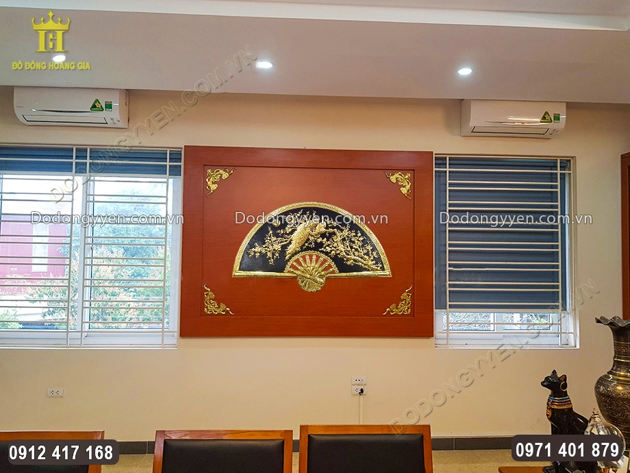 Tranh được treo trong kh&ocirc;ng gian l&agrave;m việc của kh&aacute;ch VIP