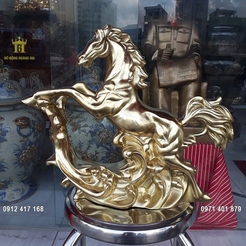 Tượng Ngựa Cưỡi M&acirc;y Bằng Đồng V&agrave;ng C&aacute;t T&uacute;t