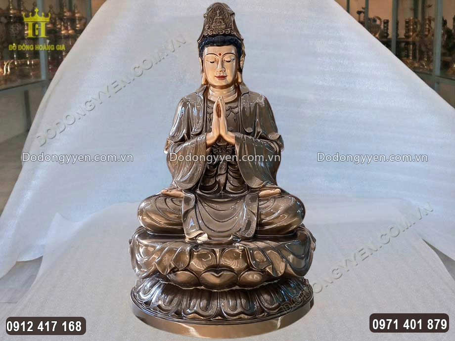 Bức tượng c&oacute; k&iacute;ch thước lớn, th&iacute;ch hợp đặt trong kh&ocirc;ng gian rộng r&atilde;i